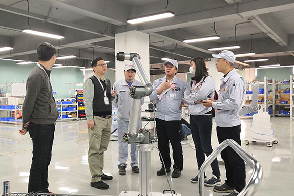 廣汽豐田汽車公司蒞臨我司考察參觀協作機器人